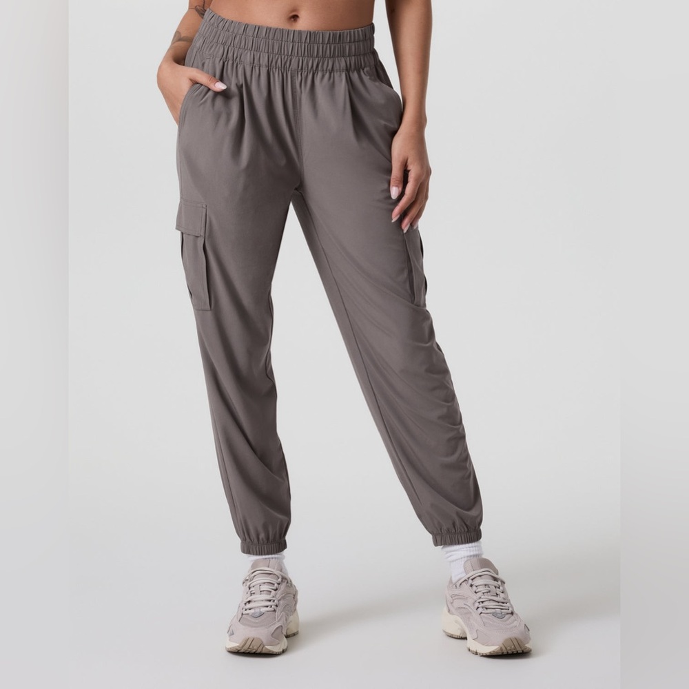 VUORI•Villa Cargo Jogger•Wrinkle Release Light Weight•Chia Taupe•BNWT•Large